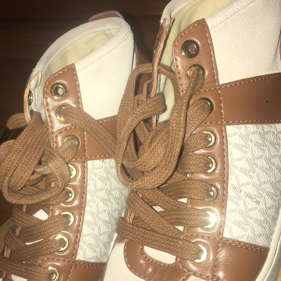 shoes - Picture 3 of 3